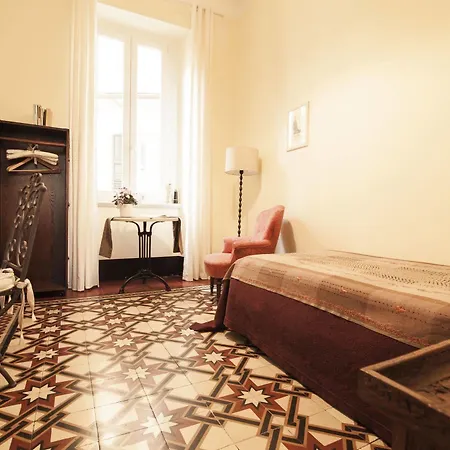 Le Flaneur Vintage Couette-café